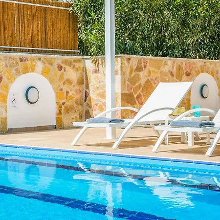 Willa Azure Spathíon